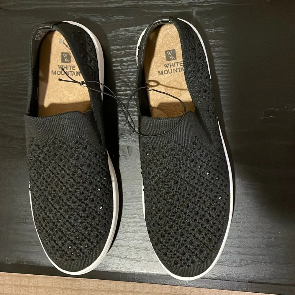 White Mountain slip on shoes